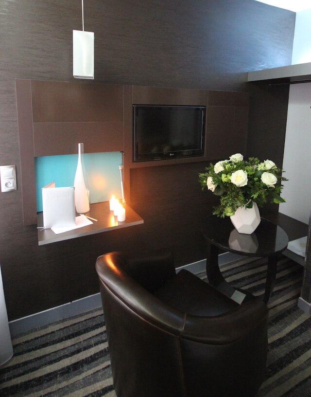 ホテル ルミエールズ モンマルトル パリ