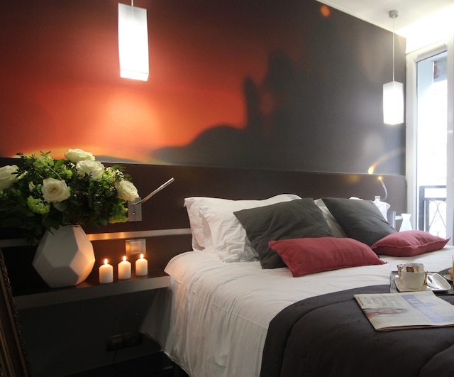 ホテル ルミエールズ モンマルトル パリ