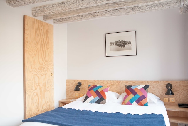 オテル モントロン パリ