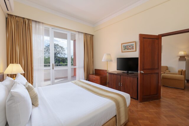 インヤ レイク ホテル