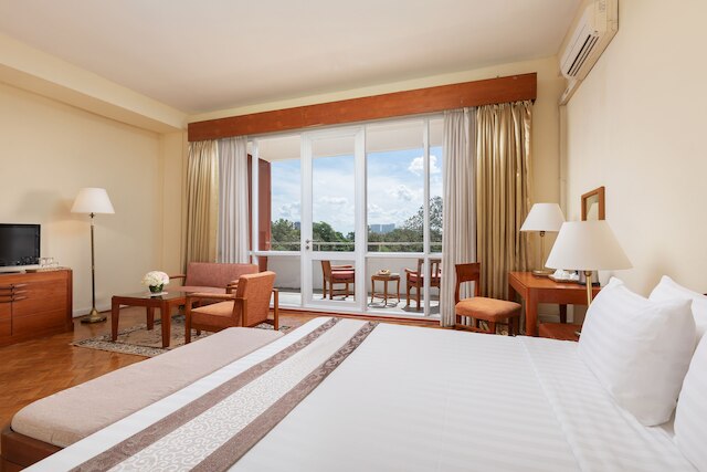 インヤ レイク ホテル