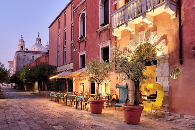 カピザーニ ホテル