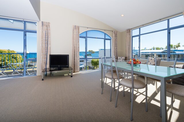 セイルズ オン ザ レイク