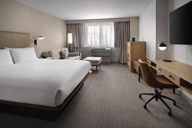 クールヤード サンフランシスコ エアポート バーリンゲーム