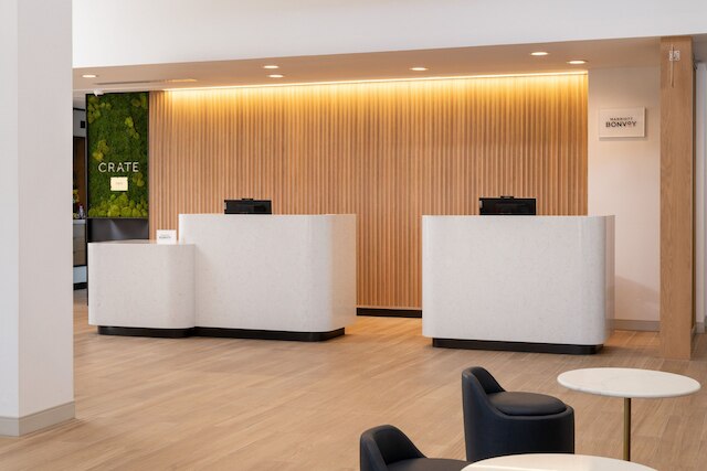 クールヤード サンフランシスコ エアポート バーリンゲーム