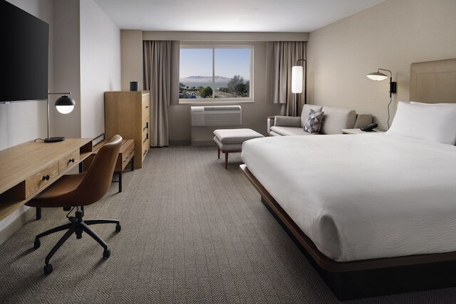 クールヤード サンフランシスコ エアポート バーリンゲーム