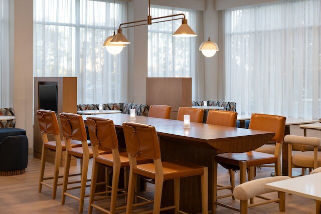 クールヤード サンフランシスコ エアポート バーリンゲーム