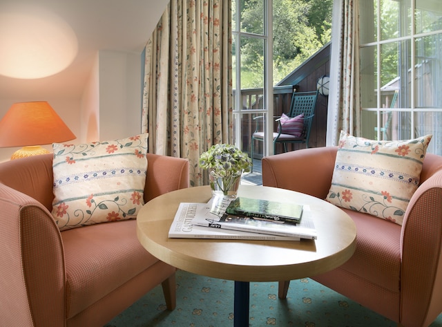 ロマンティック ホテル ディー ガースベルク アルム ミット パノラマブリック アウフ ザルツブルク