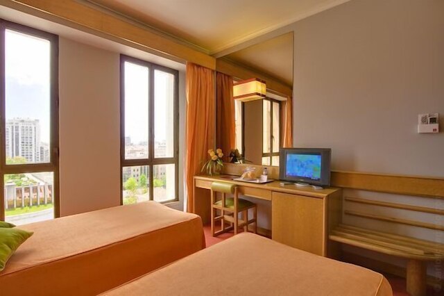 ホテル アリフ カンポ ペケーノ