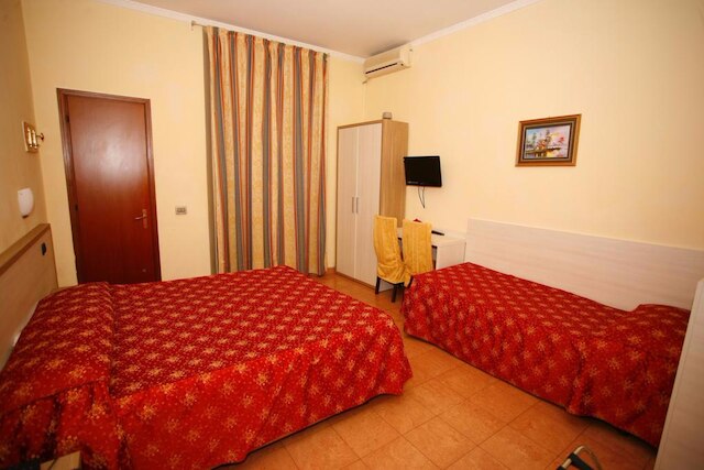 ホテル アドラー