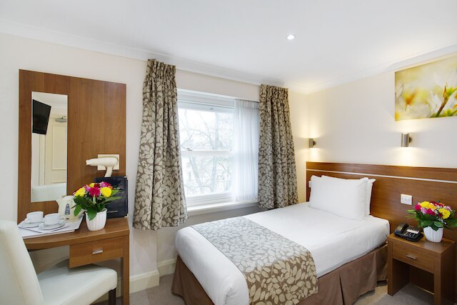 パーク アベニュー ベイズウォーター イン ハイド パーク