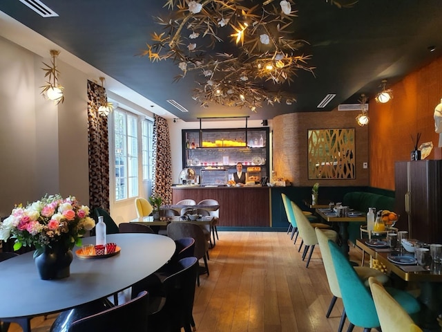 エルサ、オテル パリ