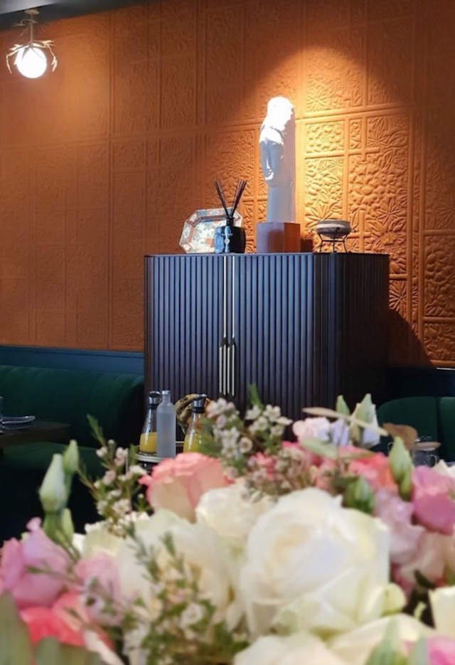 エルサ、オテル パリ