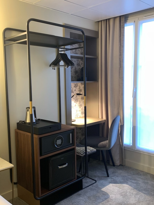 エルサ、オテル パリ