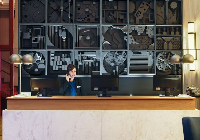 H10 プエルタ デ アルカラ 4* Sup