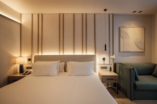 H10 プエルタ デ アルカラ 4* Sup