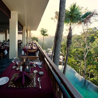 コマネカアットタンガユダ