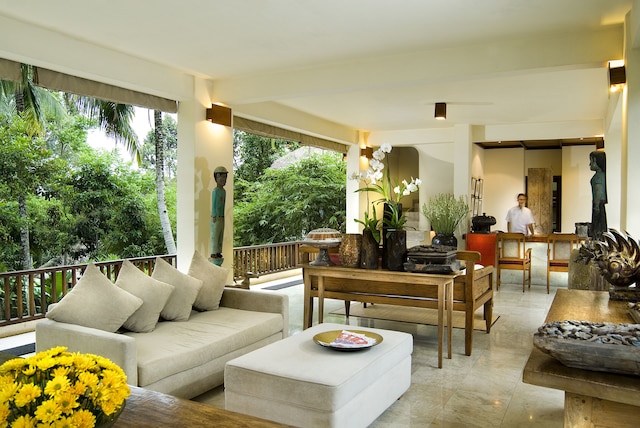 コマネカアットタンガユダ