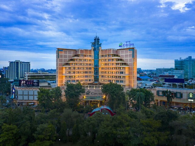 ホテル  シプトラ スマラン マネージド バイ スイスベルホテル インターナショナル