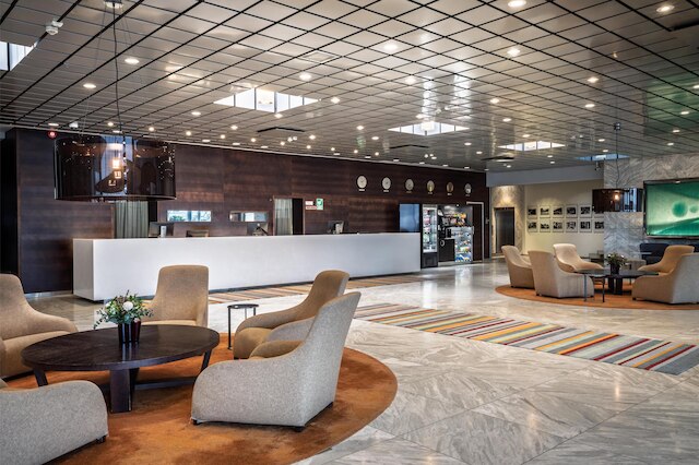 ヒルトン ヘルシンキ カラスタヤトロッパ