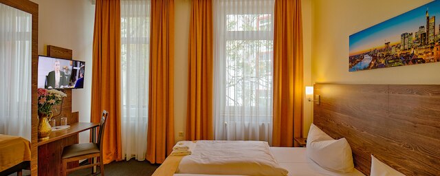 ホテル リトル パリ