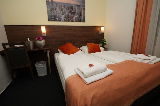 ホテル リトル パリ