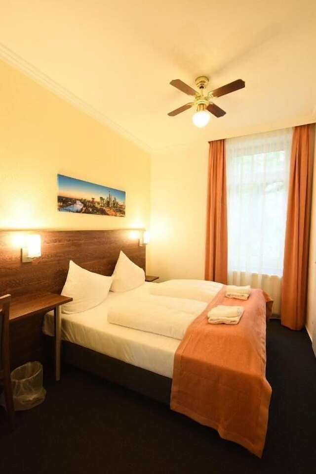 ホテル リトル パリ