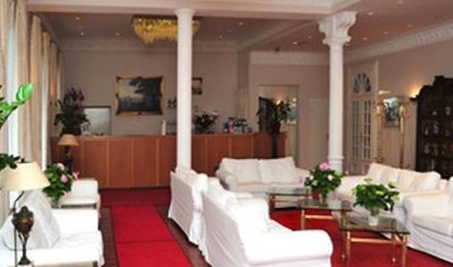 ホテル コモドア