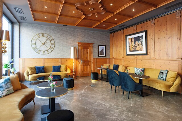 キングス・ホテル・ファースト