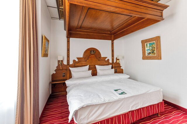 キングス・ホテル・ファースト