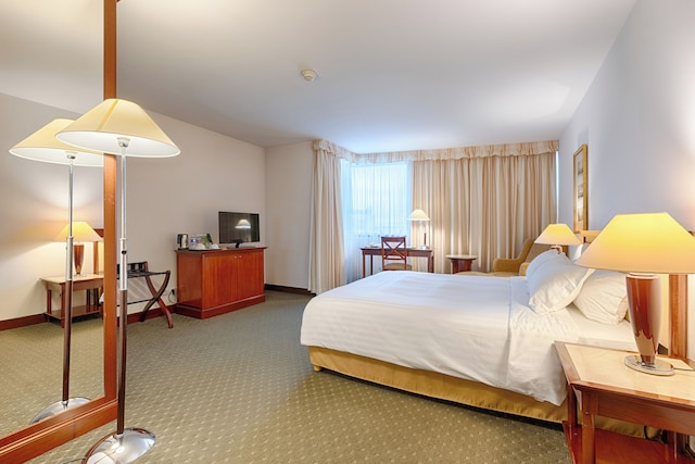 オクシデンタル パリ ルヴァロワ