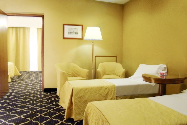 ラマダ ネープルス