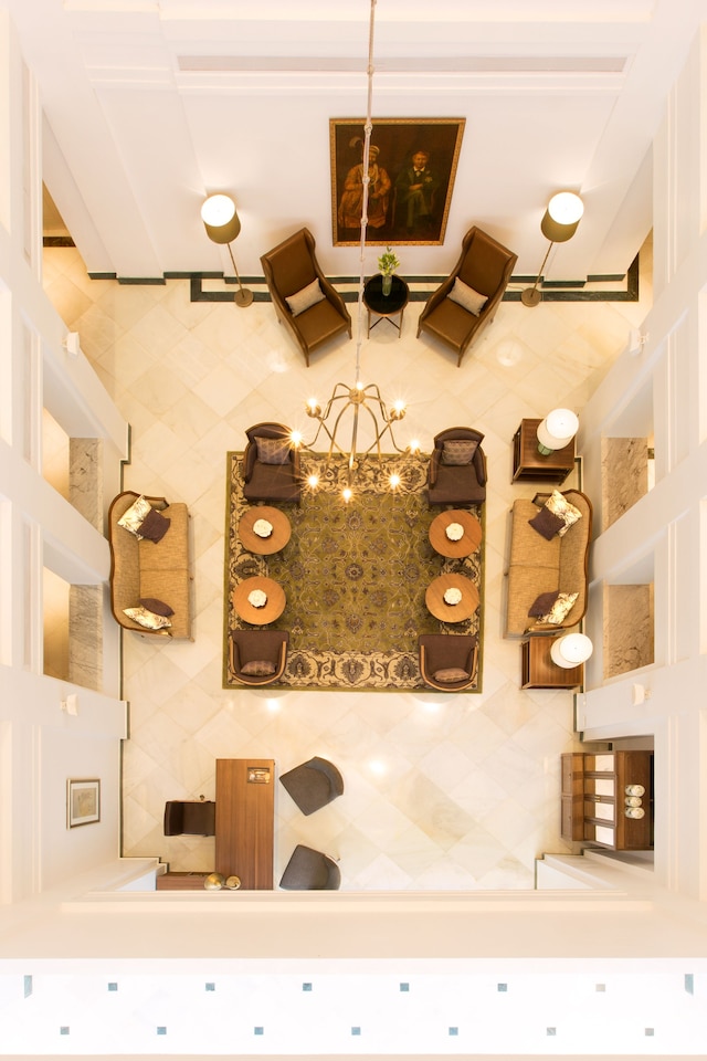 タージ コネマラ