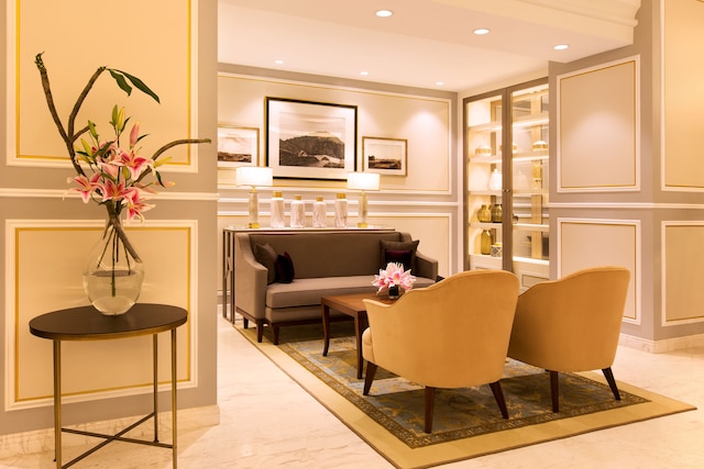 タージ コネマラ