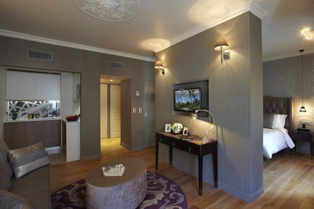 ラ クリーフ ルーブル パリ バイ ザ クレスト コレクション