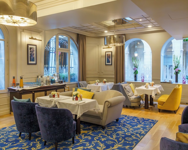 ラ クリーフ ルーブル パリ バイ ザ クレスト コレクション