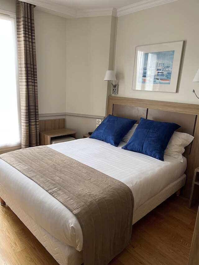 ホテル アポリネール