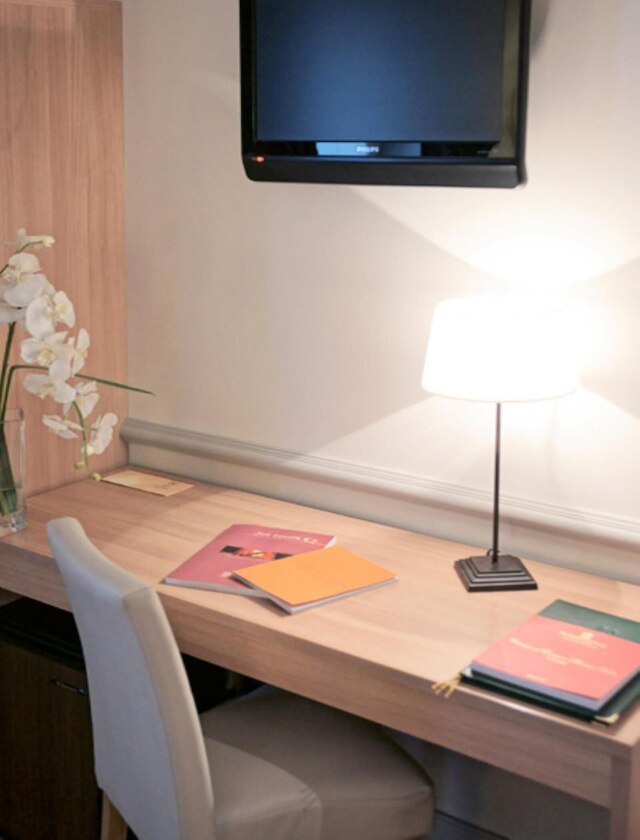 ホテル アポリネール