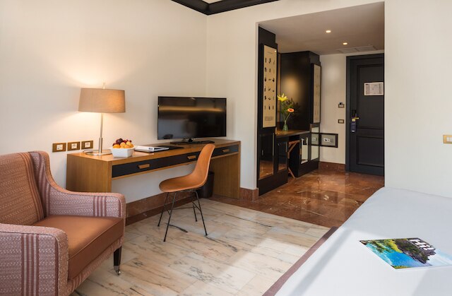 H10 トライベッカ