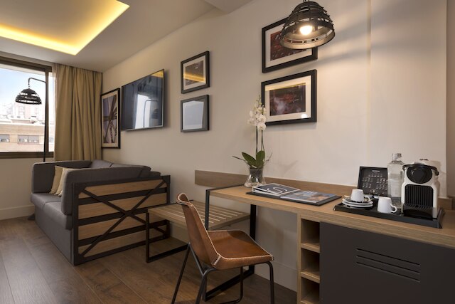 H10 トライベッカ