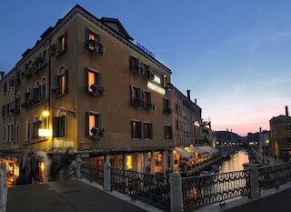 ホテル アルレッキーノ