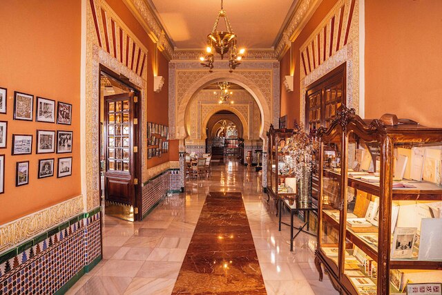 アルハンブラ・パレス・ホテル