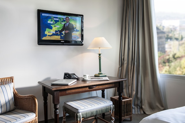 ホテル エルブフローレンツ ドレスデン