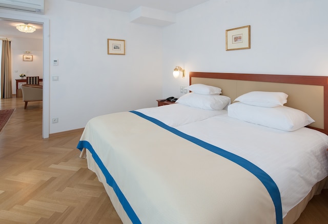 アンバサダー ホテル