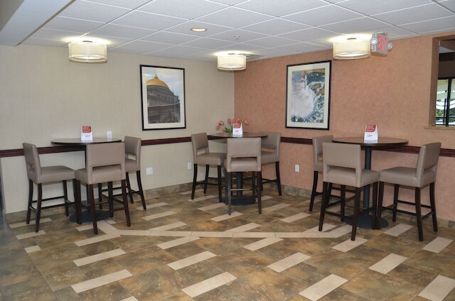 クオリティ イン ニア ウォルデン ガレリア モール