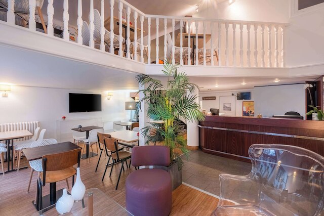 シュア  ホテル バイ  ベストウェスタン ロリアン サントー