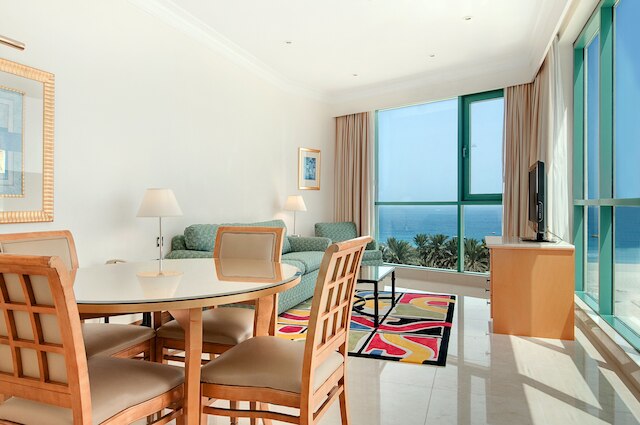 ヒルトン ドバイ ジュメイラ