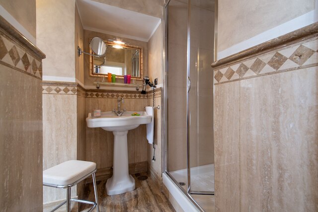 ジ イン アット ザ スパニッシュ ステップス