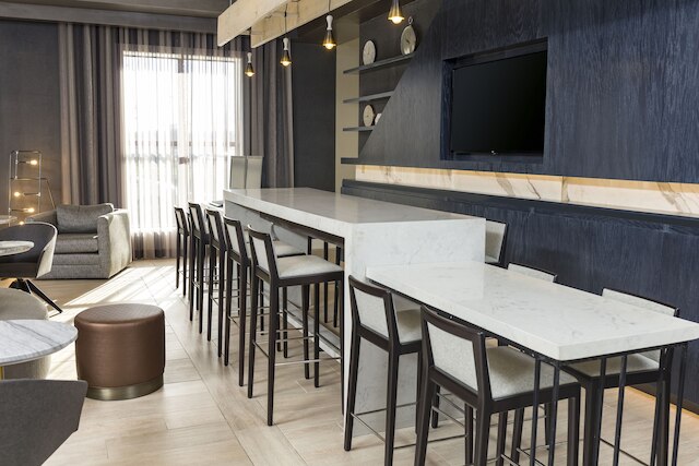 ダブルツリー バイ ヒルトン ローガン エアポート チェルシー