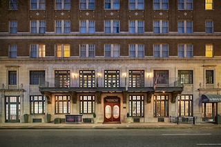 レッドモント ホテル バーミンガム キュリオ コレクション バイ ヒルトン